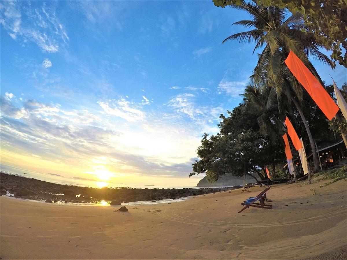 Koh Jum Coral Bay Resort Екстер'єр фото